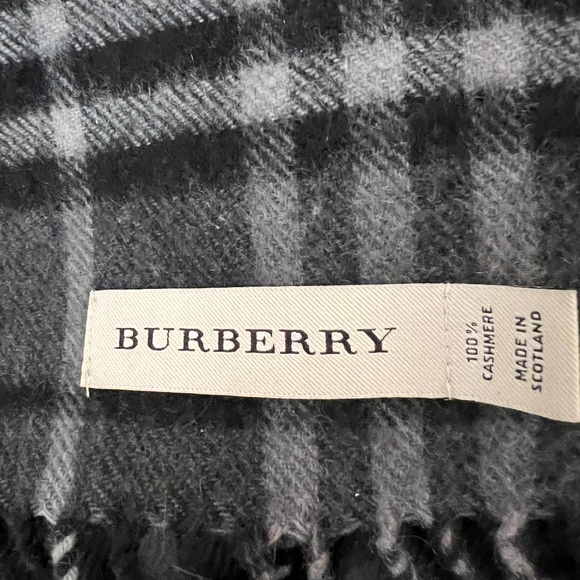 Iconic Burberry Check Cashmere Grey Scarf - Picture 2 of 2